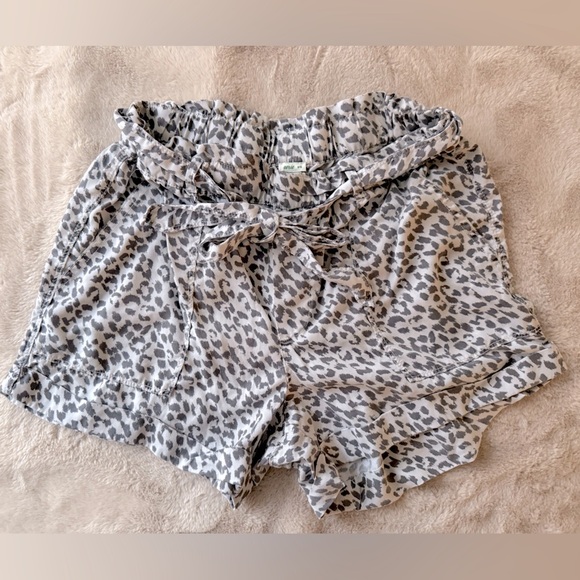 2/$20 ✨Aerie Glacier Gray Paperbag Tie Short Leopard Print Size M - Picture 3 of 7